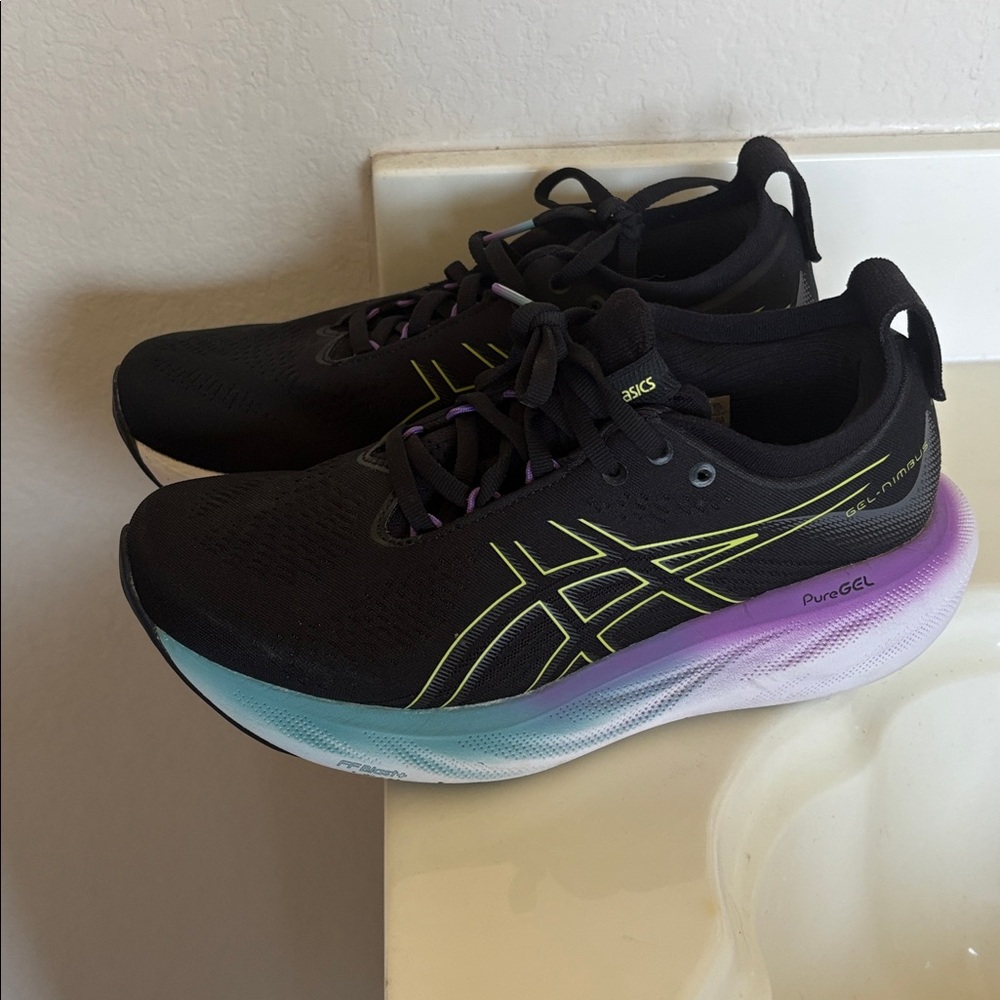 ASICS - Picture 2 of 4